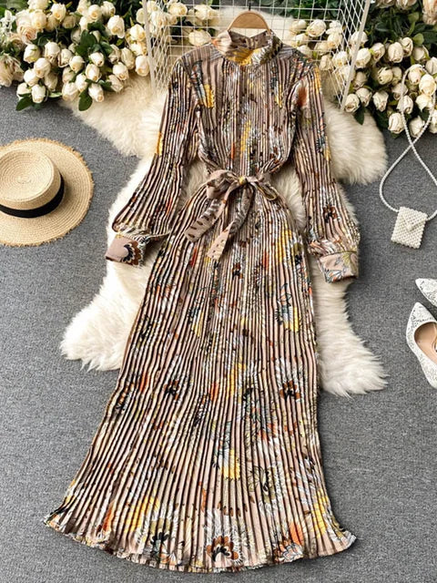 Retro Print Pleated Maxi Dress