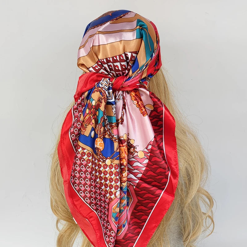 Square silk-type scarves of 90x90 centimeters. Printed with beautiful designs